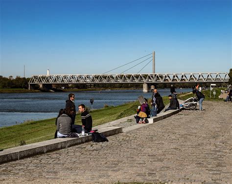 Knielingen am Rhein: Karlsruhes ältester Stadtteil.